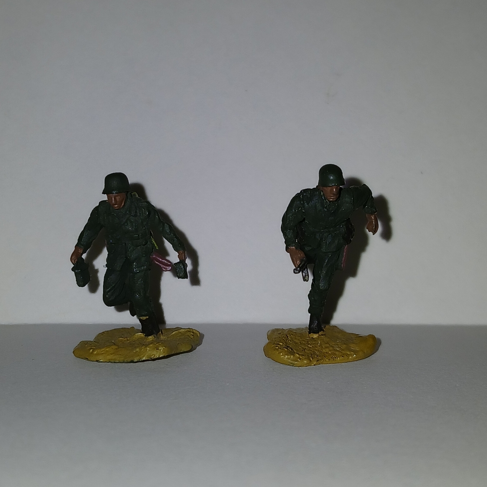 Vintage Pair of Minature Green Toy Soldier Figurines